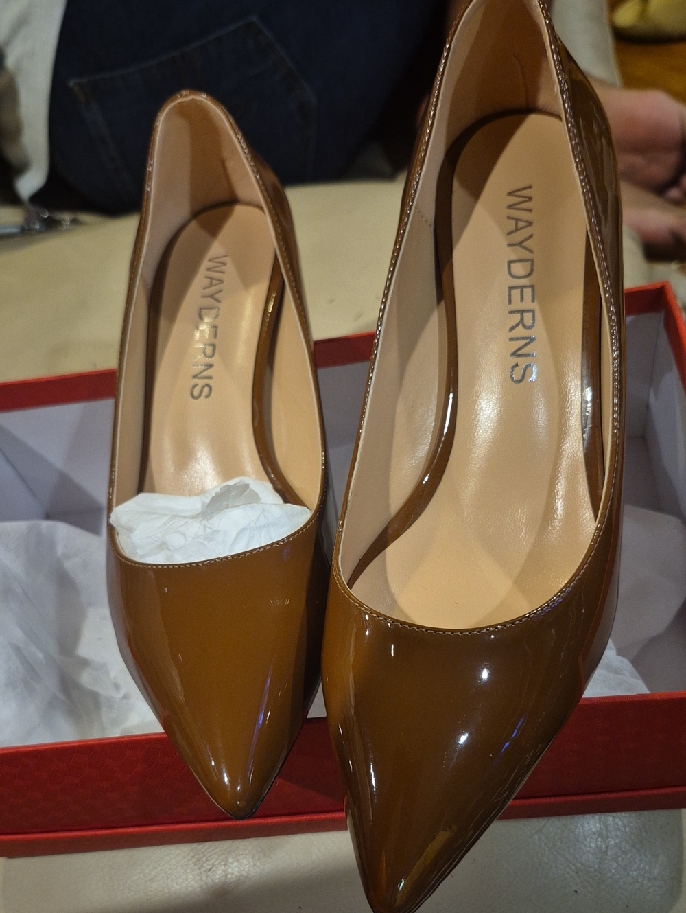 WAYDERNS Women's Glossy Brown Pointed-Toe Pumps